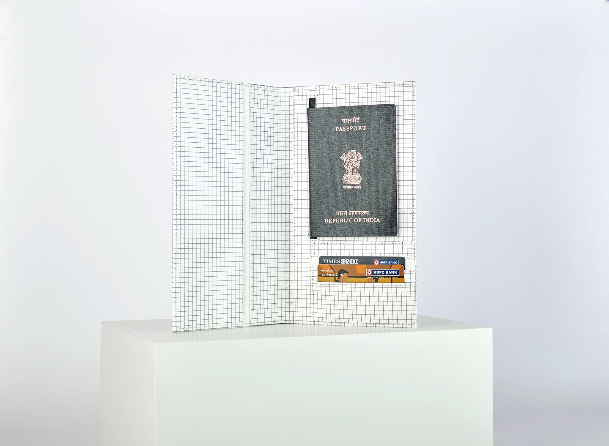 Gardenia Passport Organizer