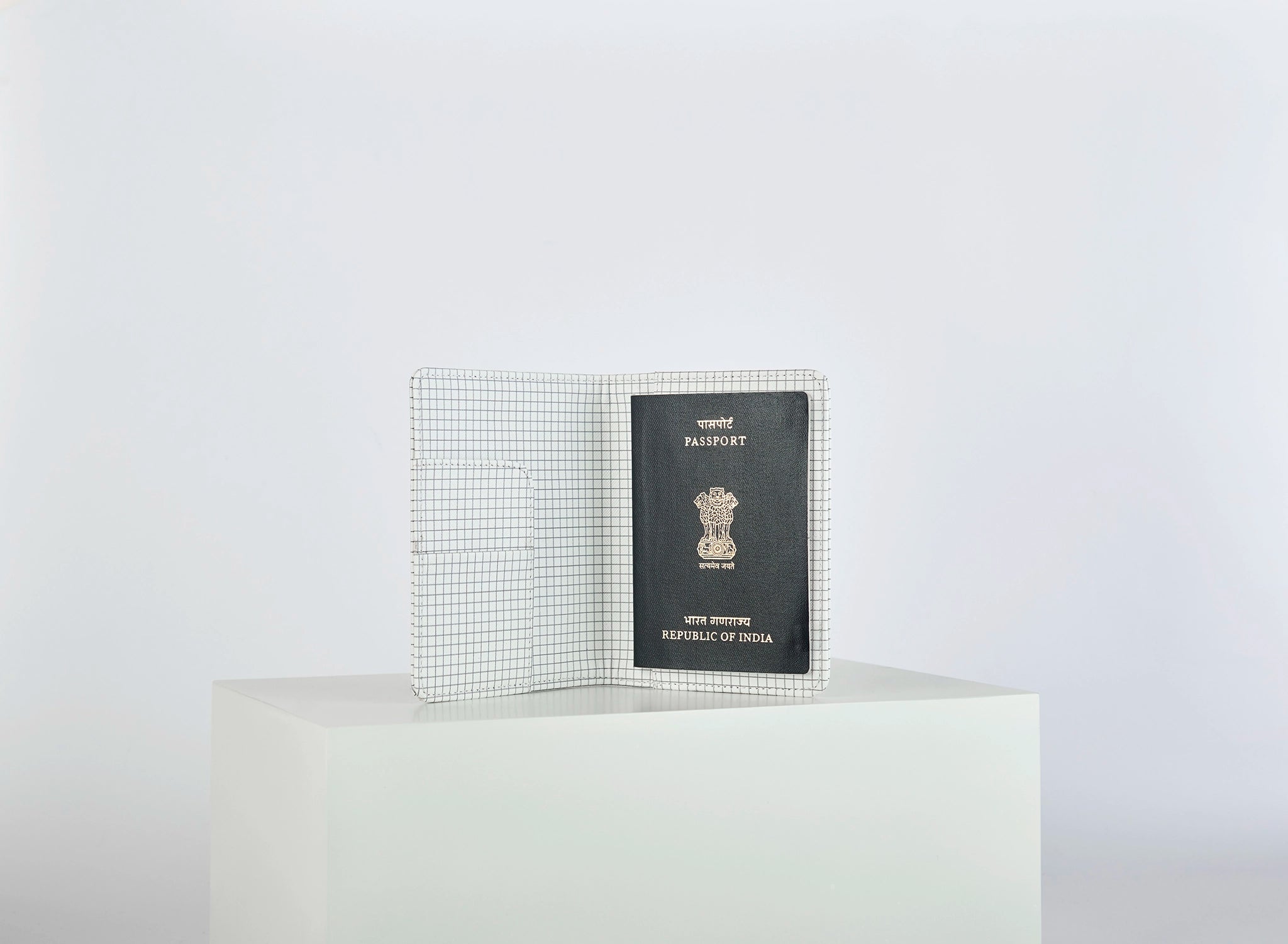 Gardenia Passport Sleeve
